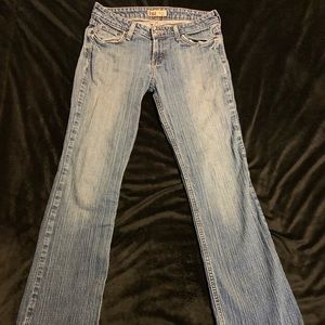 Woman’s lei jeans